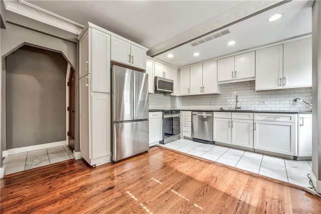 807 W 48TH Street 304, Kansas City, MO 64112