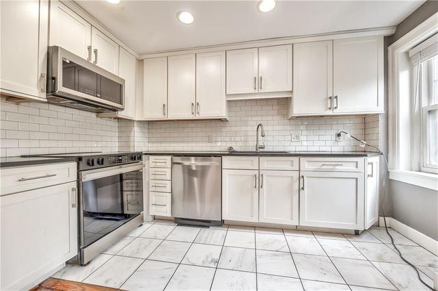 807 W 48TH Street 304, Kansas City, MO 64112
