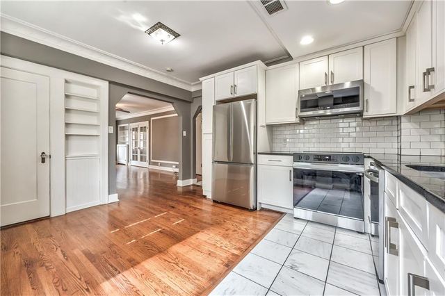 807 W 48TH Street 304, Kansas City, MO 64112