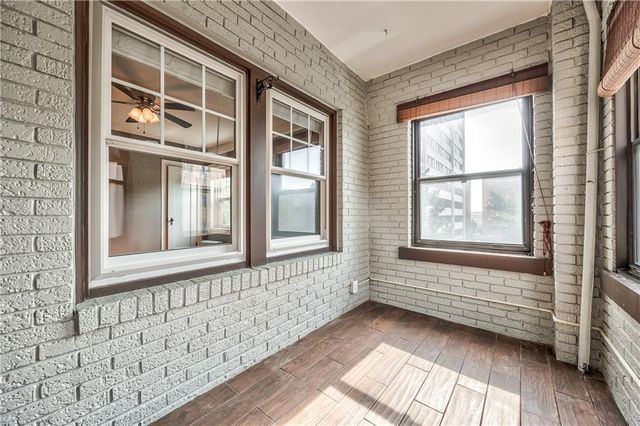 807 W 48TH Street 304, Kansas City, MO 64112