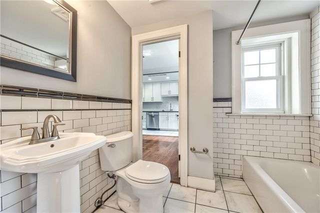 807 W 48TH Street 304, Kansas City, MO 64112