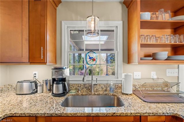 610 Colonial Drive, High Point, NC 27262