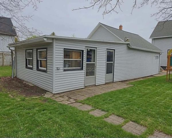 1420 Hawthorne AVENUE, Two Rivers, WI 54241
