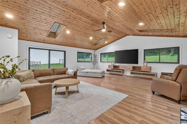 8655 Joey Drive, Putnam Township, MI 48169