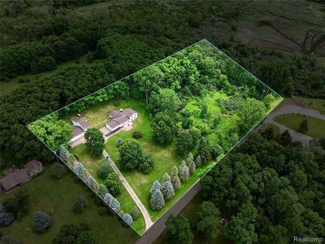 8655 Joey Drive, Putnam Township, MI 48169