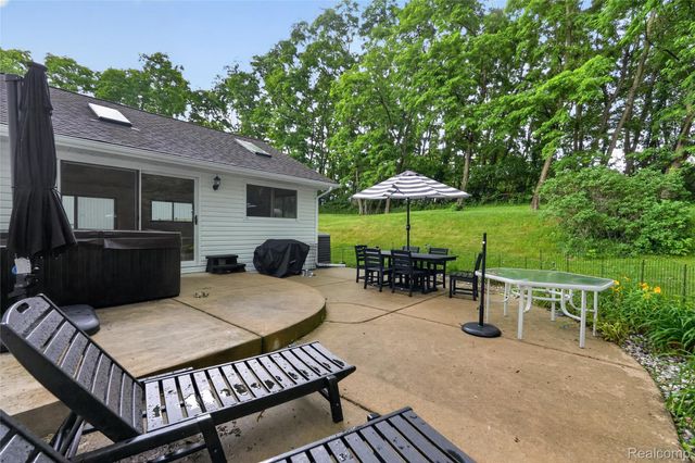8655 Joey Drive, Putnam Township, MI 48169