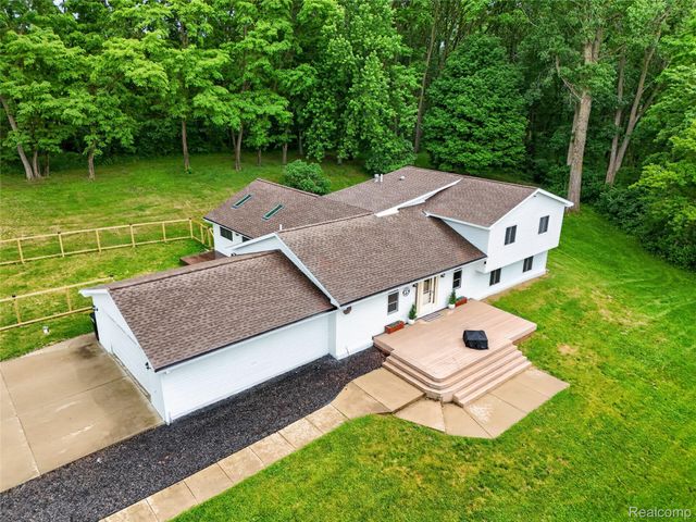 8655 Joey Drive, Putnam Township, MI 48169