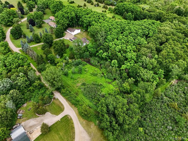 8655 Joey Drive, Putnam Township, MI 48169