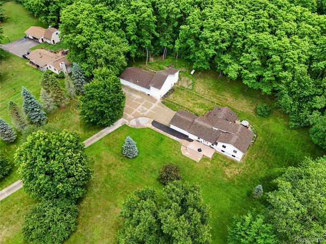 8655 Joey Drive, Putnam Township, MI 48169