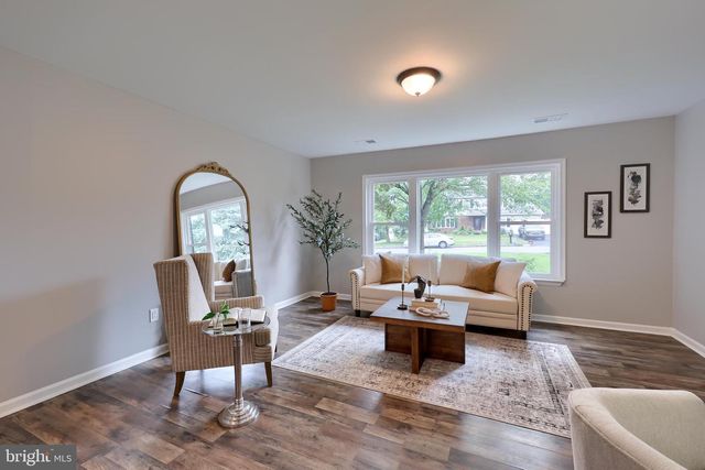 728 BLUE JAY RD, Harrisburg, PA 17111