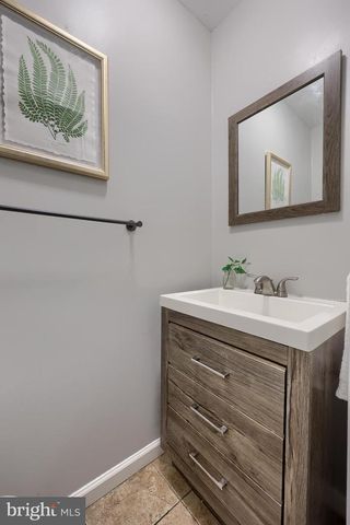 728 BLUE JAY RD, Harrisburg, PA 17111