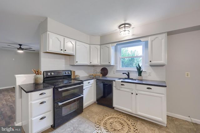 728 BLUE JAY RD, Harrisburg, PA 17111