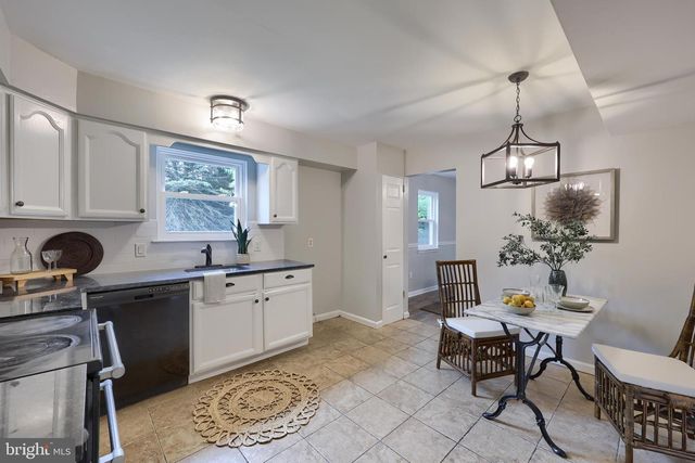 728 BLUE JAY RD, Harrisburg, PA 17111