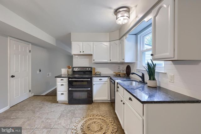 728 BLUE JAY RD, Harrisburg, PA 17111