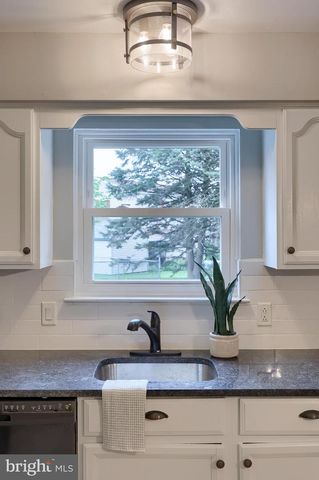 728 BLUE JAY RD, Harrisburg, PA 17111