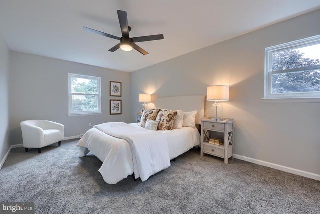 728 BLUE JAY RD, Harrisburg, PA 17111