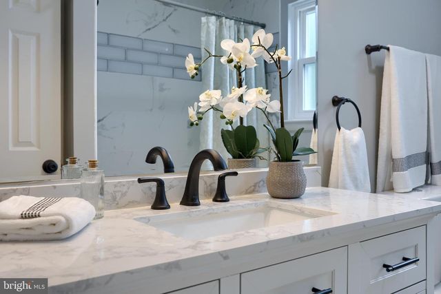 728 BLUE JAY RD, Harrisburg, PA 17111