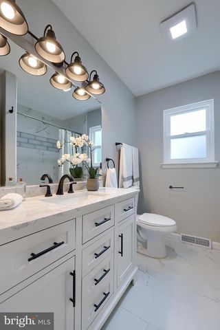 728 BLUE JAY RD, Harrisburg, PA 17111