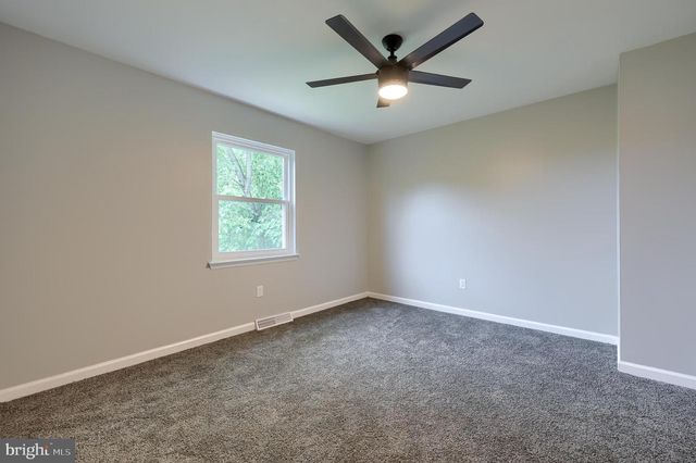 728 BLUE JAY RD, Harrisburg, PA 17111