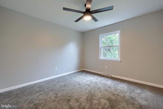 728 BLUE JAY RD, Harrisburg, PA 17111