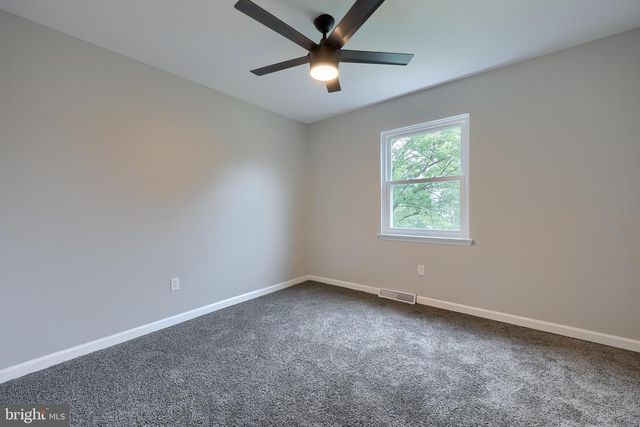 728 BLUE JAY RD, Harrisburg, PA 17111