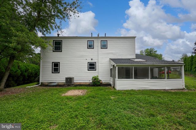 728 BLUE JAY RD, Harrisburg, PA 17111