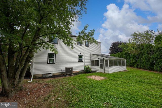 728 BLUE JAY RD, Harrisburg, PA 17111