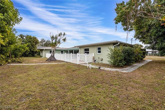 2307 Flora AVE, Fort Myers, FL 33907