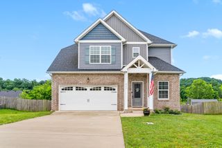 800 Crestone Ln, Clarksville, TN 37042