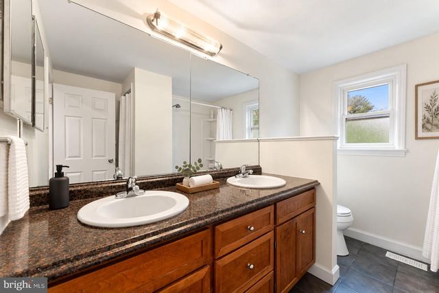 1833 W POINT DR, Cherry Hill, NJ 08003