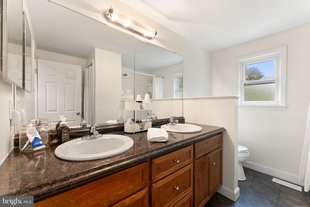 1833 W POINT DR, Cherry Hill, NJ 08003
