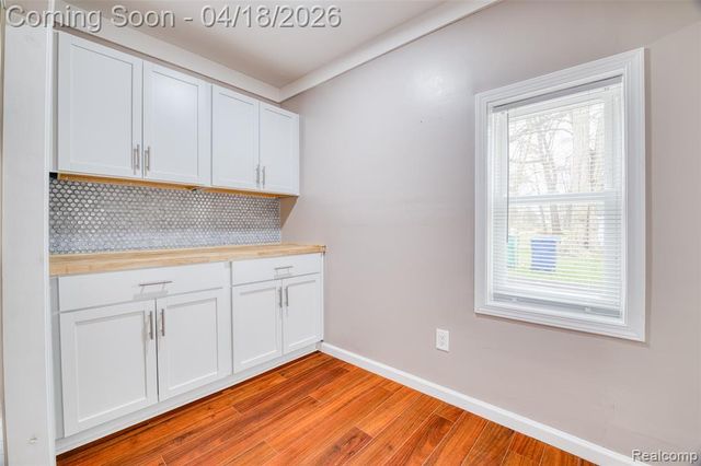 2514 Barton Street, Commerce Twp, MI 48382