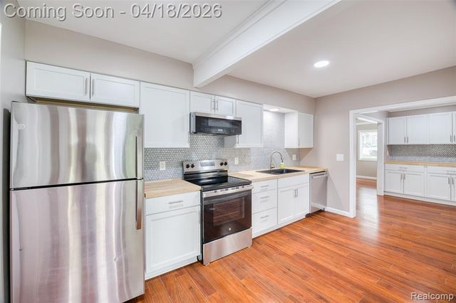 2514 Barton Street, Commerce Twp, MI 48382