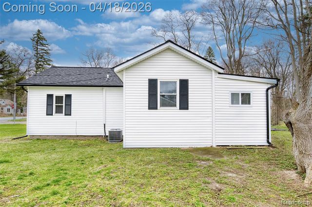 2514 Barton Street, Commerce Twp, MI 48382