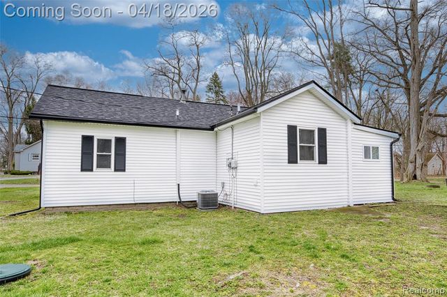 2514 Barton Street, Commerce Twp, MI 48382