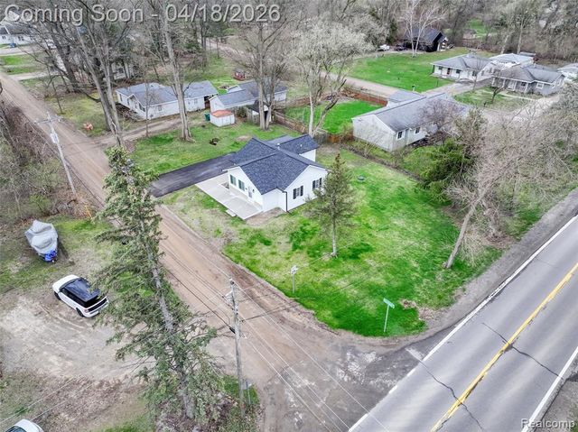 2514 Barton Street, Commerce Twp, MI 48382
