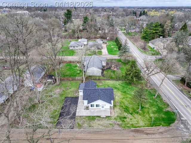 2514 Barton Street, Commerce Twp, MI 48382