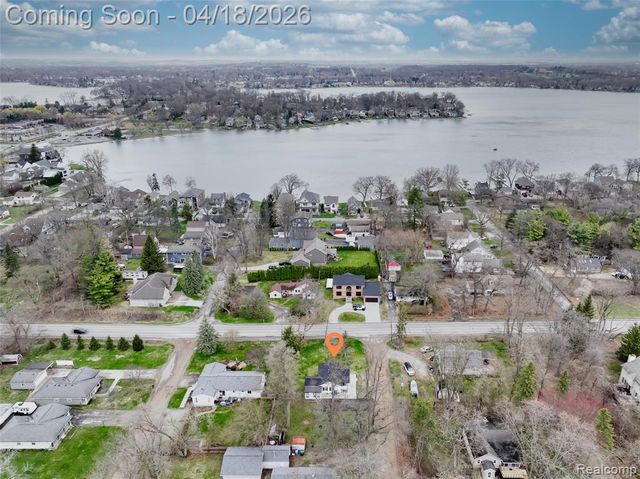 2514 Barton Street, Commerce Twp, MI 48382