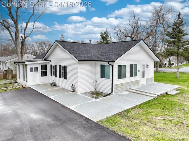 2514 Barton Street, Commerce Twp, MI 48382