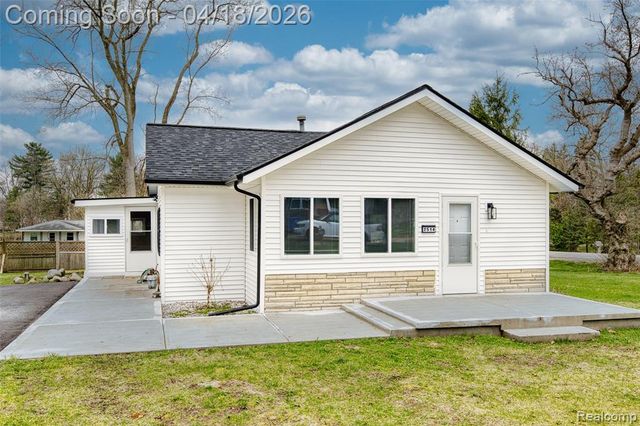 2514 Barton Street, Commerce Twp, MI 48382