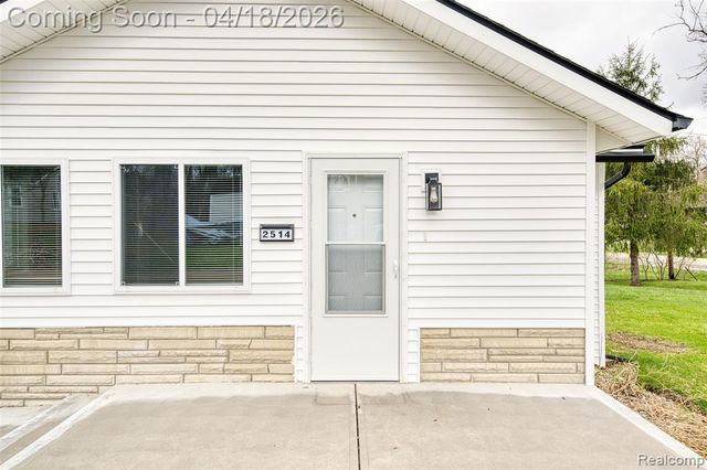 2514 Barton Street, Commerce Twp, MI 48382