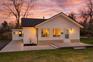 2514 Barton Street, Commerce Twp, MI 48382