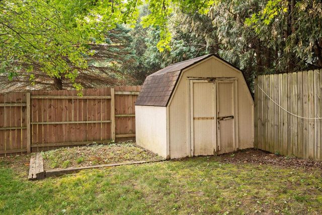 29 Newbury Circle, Madison, WI 53711