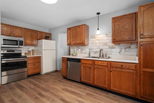 29 Newbury Circle, Madison, WI 53711