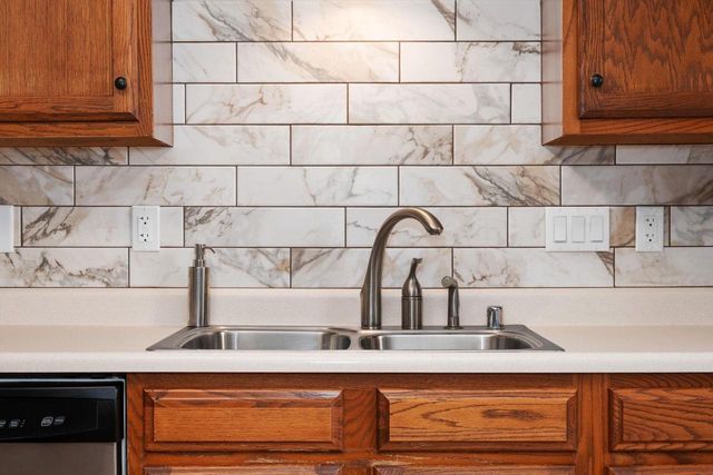29 Newbury Circle, Madison, WI 53711