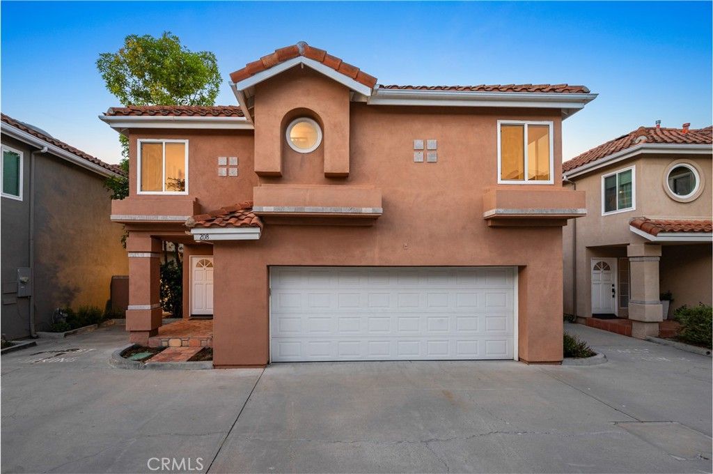 Image 12 of property listing at 208 Calabria Court, Costa Mesa, CA 92627