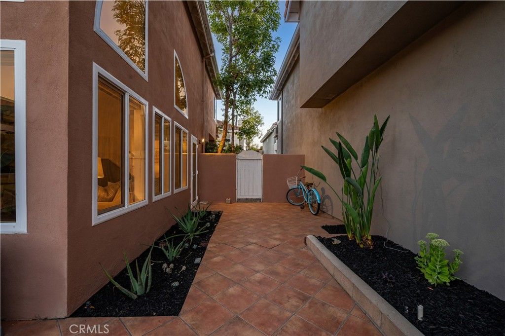 Image 43 of property listing at 208 Calabria Court, Costa Mesa, CA 92627