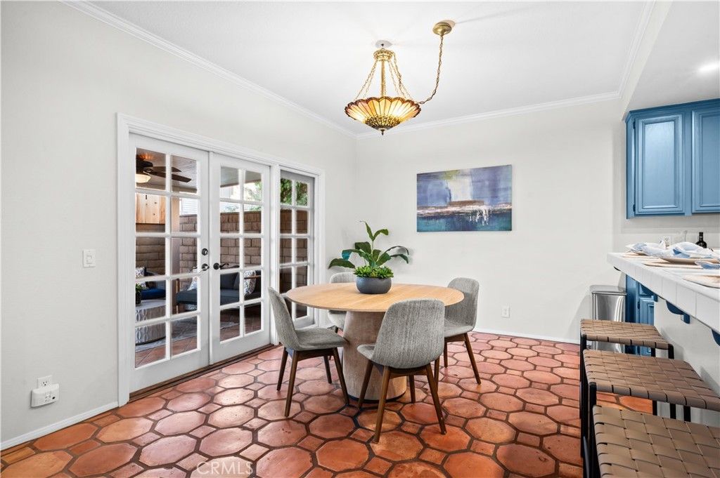 Image 7 of property listing at 208 Calabria Court, Costa Mesa, CA 92627