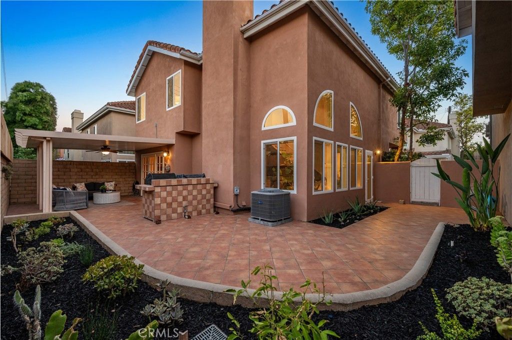 Image 9 of property listing at 208 Calabria Court, Costa Mesa, CA 92627