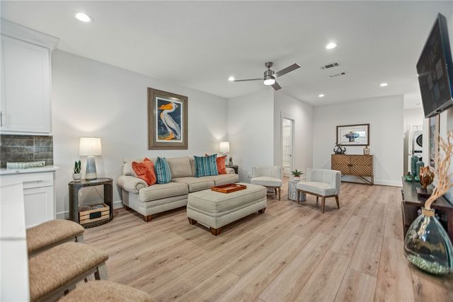 96 Circle Hook, Port O'connor, TX 77982